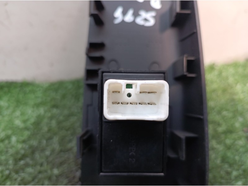 Recambio de mando elevalunas delantero derecho para kia cee´d emotion referencia OEM IAM 823611H300 823611H300 823611H300