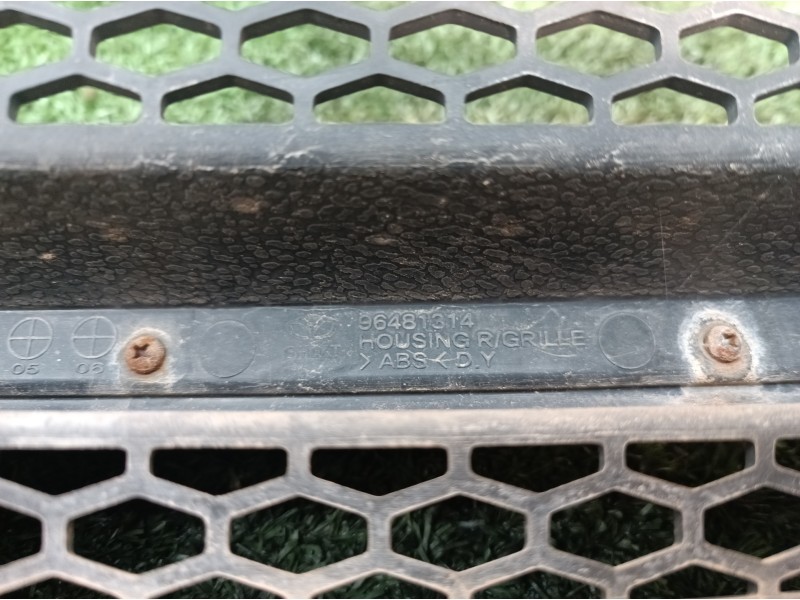 Recambio de rejilla delantera para daewoo kalos 1.2 se referencia OEM IAM 96481314 96481314 96481314