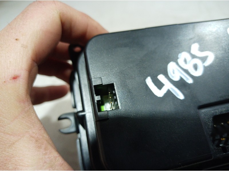 Recambio de mando climatizador para chrysler voyager (rg) 2.8 crd executive referencia OEM IAM P05127379AA P05127379AA P05127379