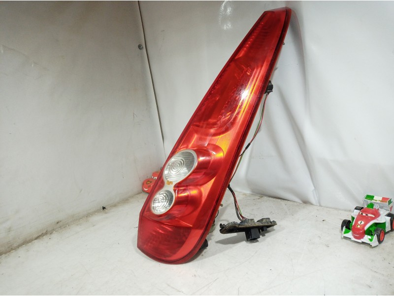 Recambio de piloto trasero derecho para ford fiesta (cbk) referencia OEM IAM 6S6113404 6S6113404 6S6113404