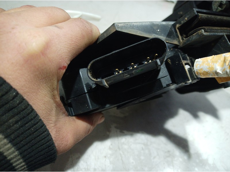 Recambio de cerradura puerta trasera derecha para ford c-max edition referencia OEM IAM AM5AR26412 AM5AR26412 AM5AR26412