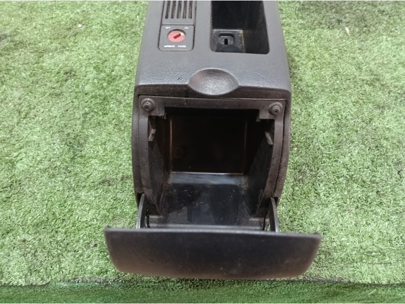 Recambio de consola central tras. para peugeot 307 cc (s2) sport referencia OEM IAM 9634500877 9634500877 9634496677