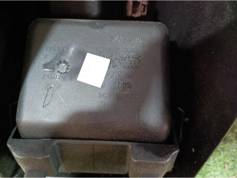 Recambio de consola central tras. para peugeot 307 cc (s2) sport referencia OEM IAM 9634500877 9634500877 9634496677