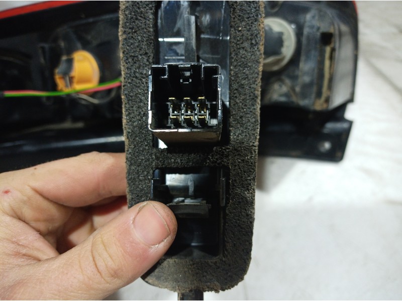 Recambio de piloto trasero izquierdo para ford fiesta (cbk) referencia OEM IAM 6S6113405 6S6113405 6S6113405