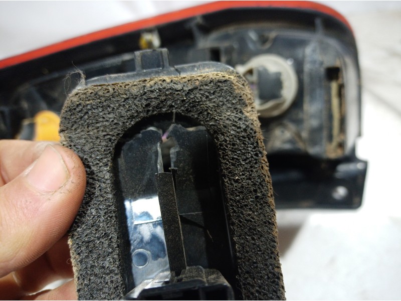 Recambio de piloto trasero izquierdo para ford fiesta (cbk) referencia OEM IAM 6S6113405 6S6113405 6S6113405