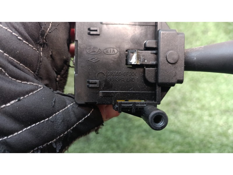 Recambio de mando limpia para kia cee´d emotion referencia OEM IAM 3693PA 3693PA 934201H300