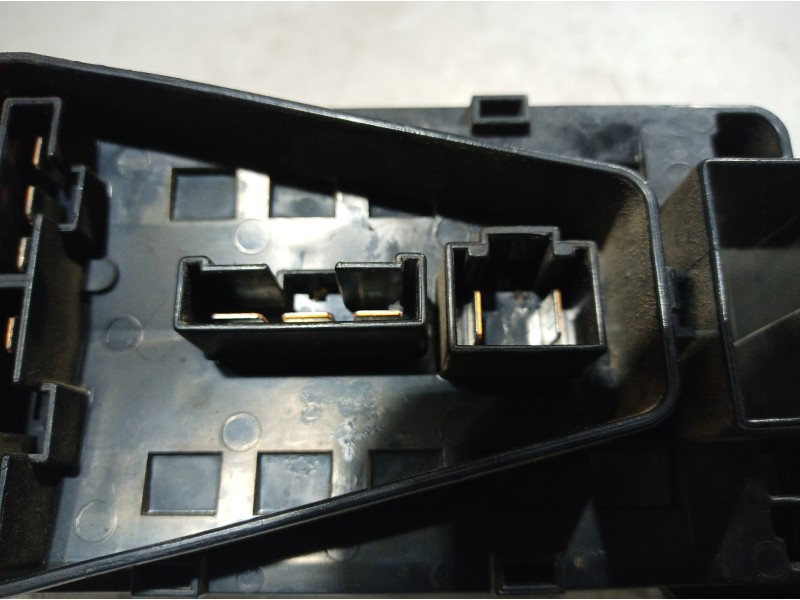 Recambio de caja reles / fusibles para renault scenic ii 1.5 dci diesel referencia OEM IAM YQH100900 YQH100900 YQH100900