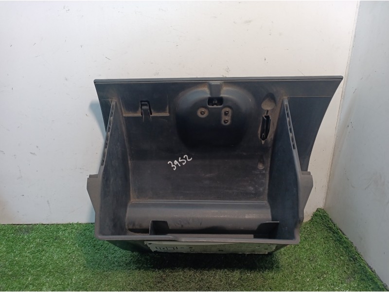 Recambio de guantera para ford fiesta (cbk) ambiente referencia OEM IAM 2S61A06024 2S61A06024 2S61A06024