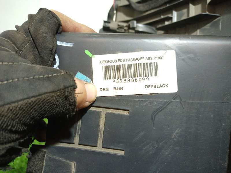 Recambio de guantera para volvo c30 1.6 d drive kinetic referencia OEM IAM 8626141 8626141 39888609