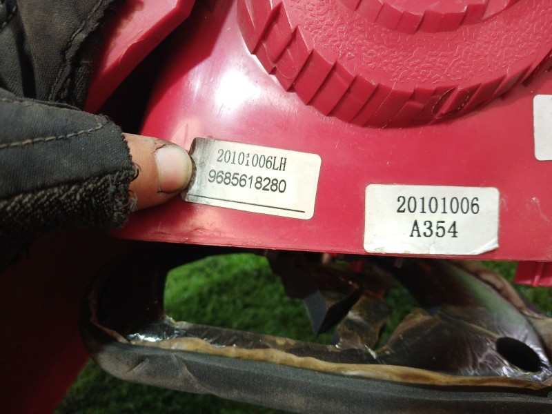 Recambio de piloto trasero izquierdo para peugeot 206 berlina 1.1 referencia OEM IAM 9685618280 9685618280 9685618280