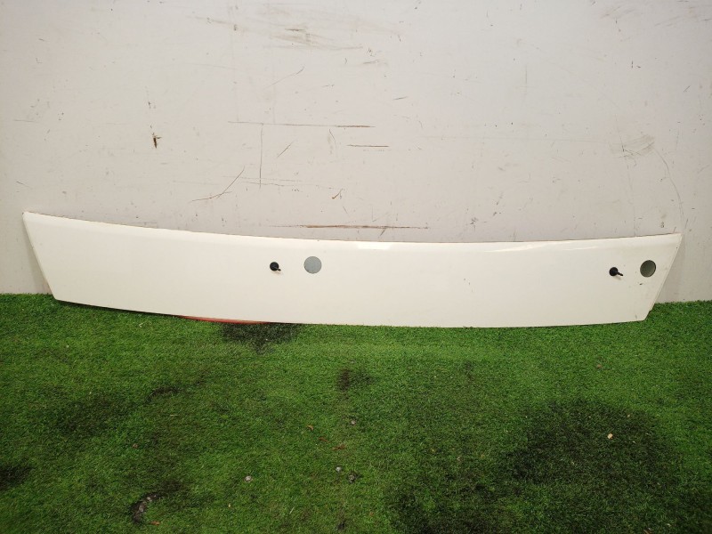 Recambio de moldura para nissan cabstar e 3.0 diesel referencia OEM IAM 61870MB 61870MB 61870MB