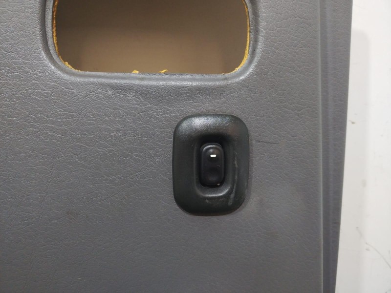 Recambio de guarnecido puerta trasera izquierda para nissan terrano/terrano.ii (r20) sport referencia OEM IAM   