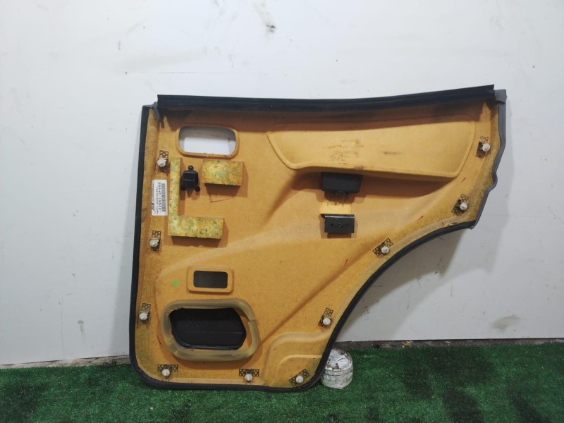 Recambio de guarnecido puerta trasera izquierda para nissan terrano/terrano.ii (r20) sport referencia OEM IAM   