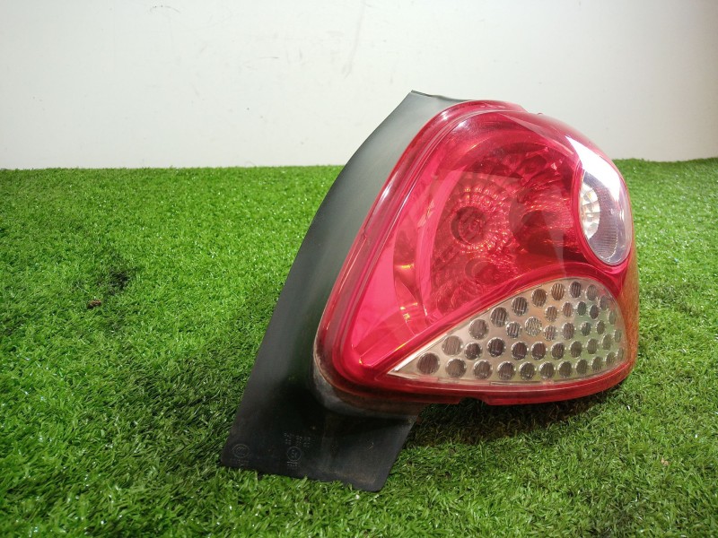 Recambio de piloto trasero derecho para peugeot 206 berlina 1.1 referencia OEM IAM   