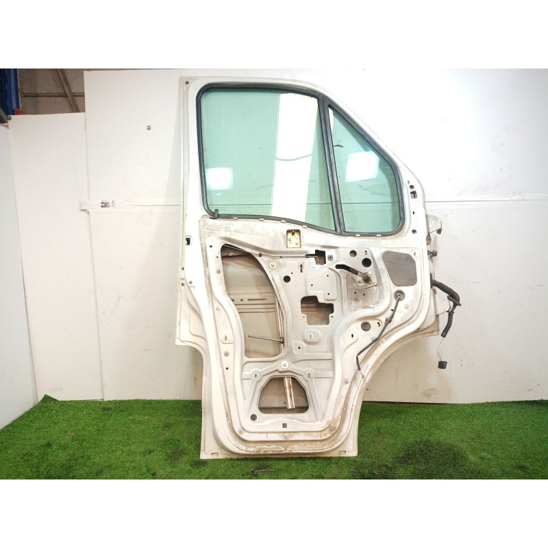 Recambio de puerta delantera izquierda para renault master ii phase 2 caja cerrada 2.5 diesel referencia OEM IAM   