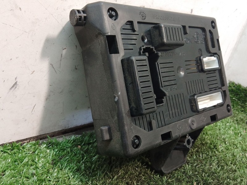 Recambio de modulo electronico para renault clio iii 1.2 16v referencia OEM IAM 8200652284B BCML2R 281187747C