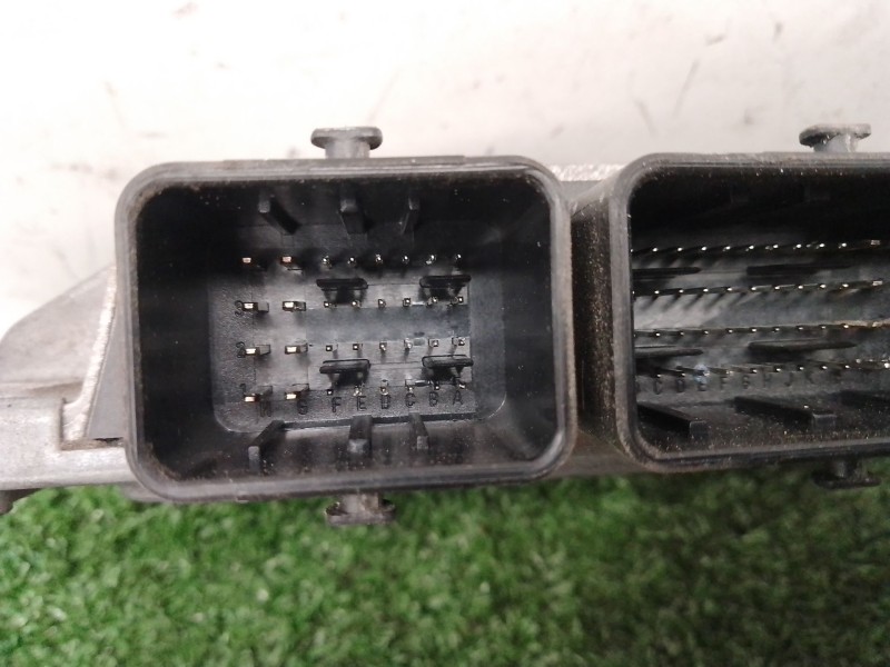 Recambio de centralita motor uce para renault clio iii 1.2 16v referencia OEM IAM S120200105A 8200510536 8200522357