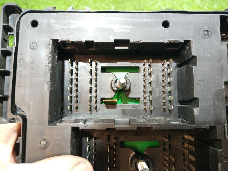 Recambio de caja reles / fusibles para mahindra xuv 500 xuv 500 fwd w6 referencia OEM IAM   