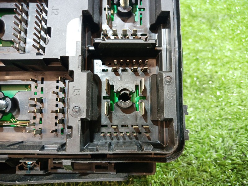 Recambio de caja reles / fusibles para mahindra xuv 500 xuv 500 fwd w6 referencia OEM IAM   