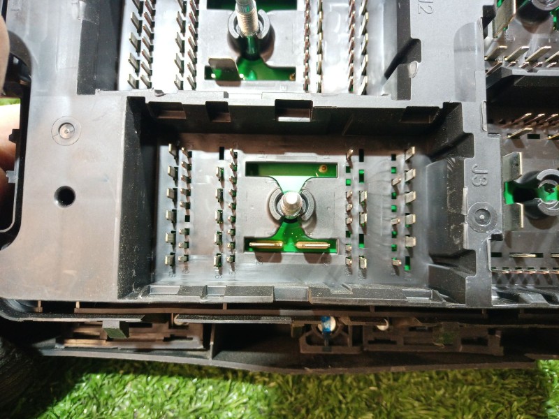 Recambio de caja reles / fusibles para mahindra xuv 500 xuv 500 fwd w6 referencia OEM IAM   