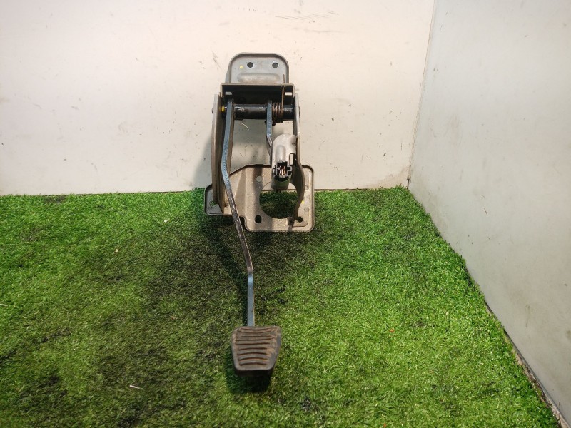 Recambio de pedal embrague para mahindra xuv 500 xuv 500 fwd w6 referencia OEM IAM   