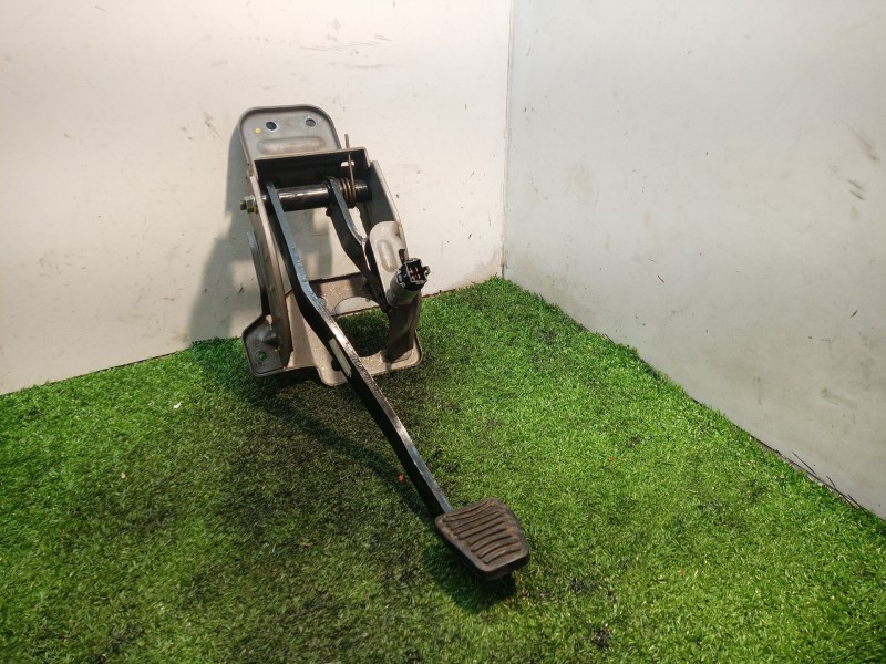 Recambio de pedal embrague para mahindra xuv 500 xuv 500 fwd w6 referencia OEM IAM   