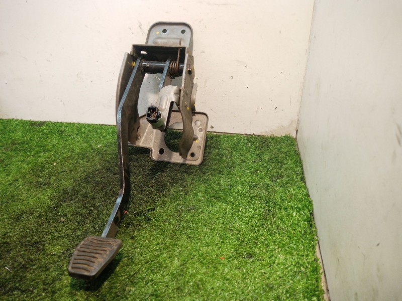 Recambio de pedal embrague para mahindra xuv 500 xuv 500 fwd w6 referencia OEM IAM   