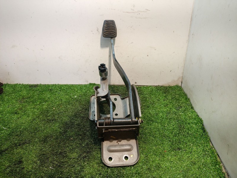 Recambio de pedal embrague para mahindra xuv 500 xuv 500 fwd w6 referencia OEM IAM   