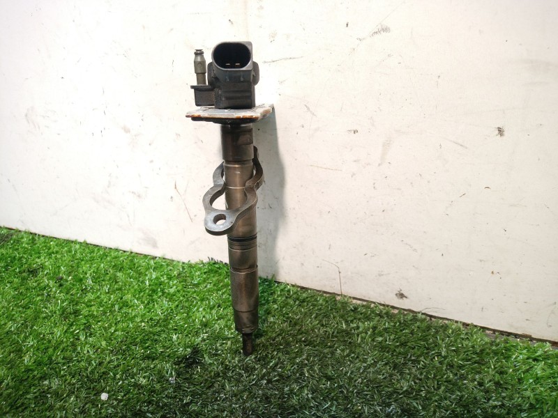 Recambio de inyector para volkswagen tiguan (5n1) 2.0 tdi referencia OEM IAM 03L130277 03L130277 04451160301131