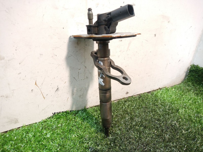 Recambio de inyector para volkswagen tiguan (5n1) 2.0 tdi referencia OEM IAM 03L130277 03L130277 04451160301131