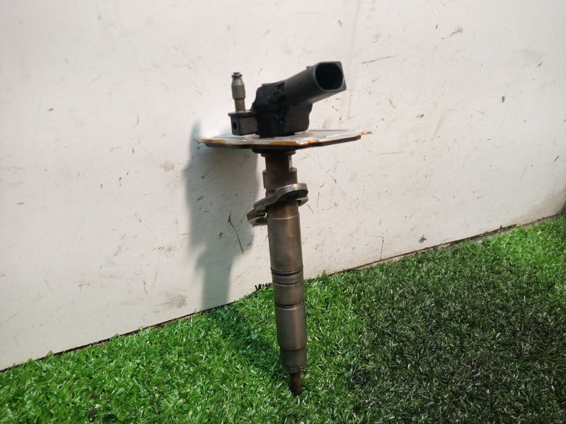 Recambio de inyector para volkswagen tiguan (5n1) 2.0 tdi referencia OEM IAM 03L130277 03L130277 04451160301171