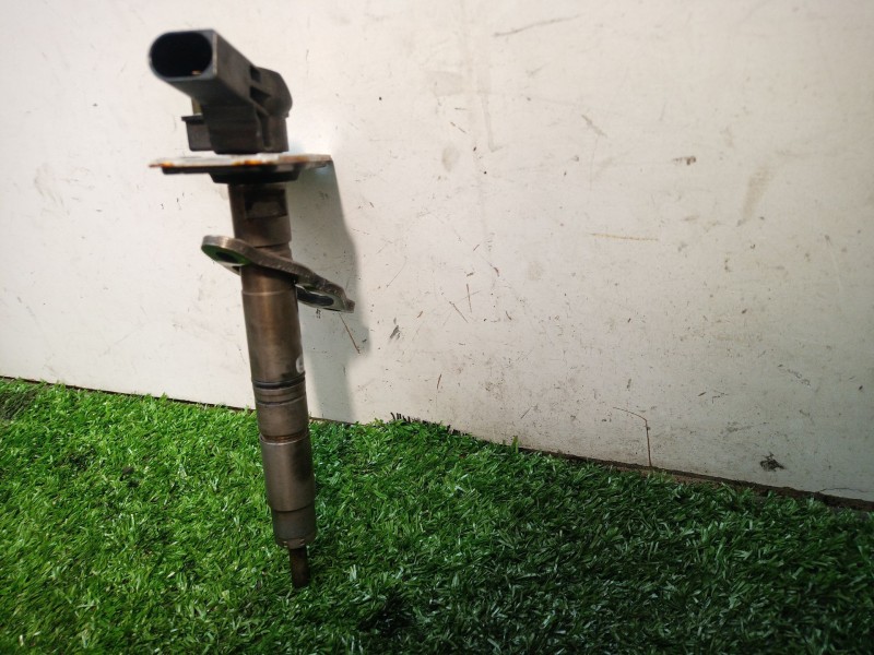 Recambio de inyector para volkswagen tiguan (5n1) 2.0 tdi referencia OEM IAM 03L130277 03L130277 04451160301171