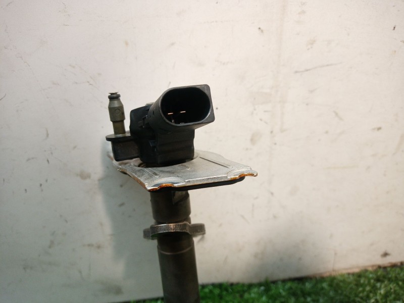 Recambio de inyector para volkswagen tiguan (5n1) 2.0 tdi referencia OEM IAM 03L130277 03L130277 04451160301171