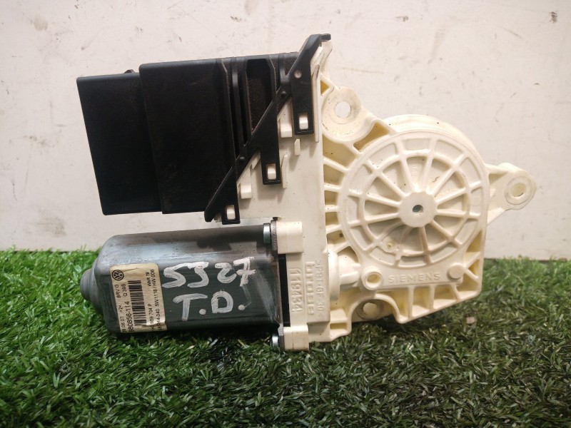 Recambio de motor elevalunas trasero derecho para volkswagen passat berlina (3c2) advance referencia OEM IAM 1K0959704P 98085611