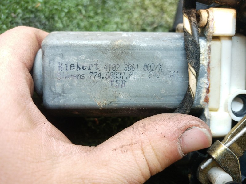 Recambio de cerradura puerta delantera derecha para bmw serie 7 (e65/e66) 6.0 cat referencia OEM IAM 8240572 7746003701 41023061