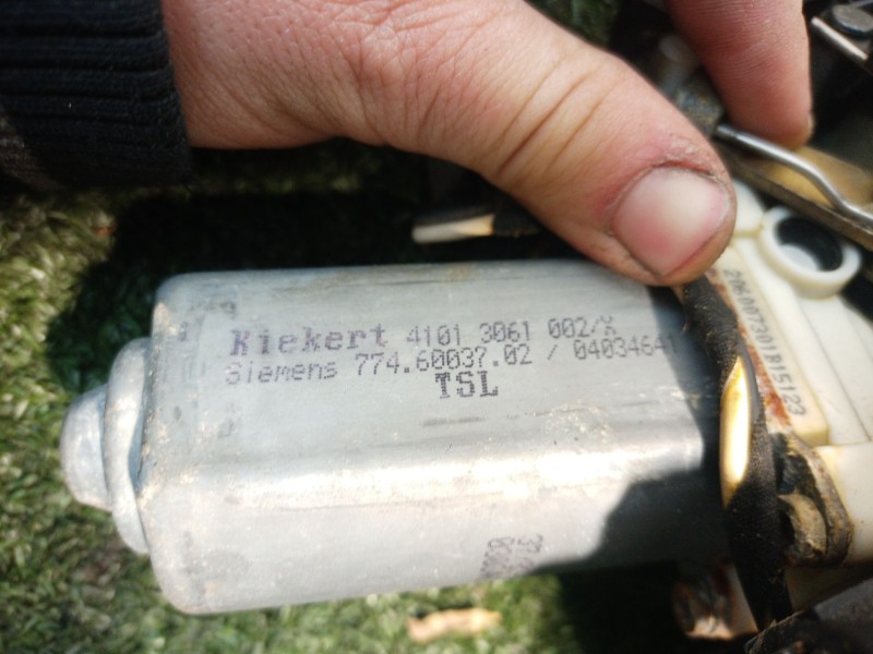 Recambio de cerradura puerta trasera izquierda para bmw serie 7 (e65/e66) 6.0 cat referencia OEM IAM 8240585 7746003702 41013061