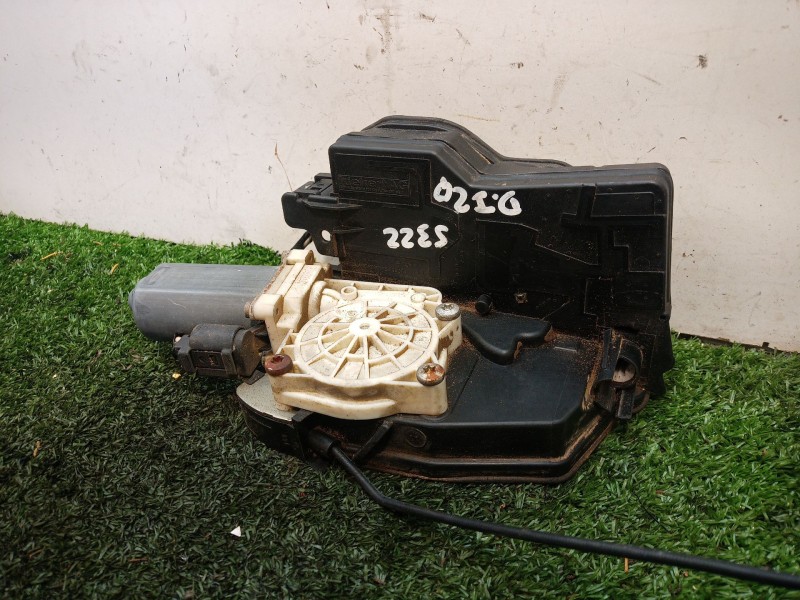 Recambio de cerradura puerta delantera izquierda para bmw serie 7 (e65/e66) 6.0 cat referencia OEM IAM 8240569 7746003702 410130