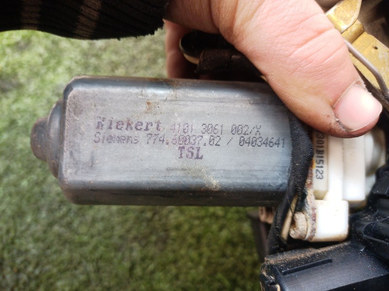 Recambio de cerradura puerta delantera izquierda para bmw serie 7 (e65/e66) 6.0 cat referencia OEM IAM 8240569 7746003702 410130