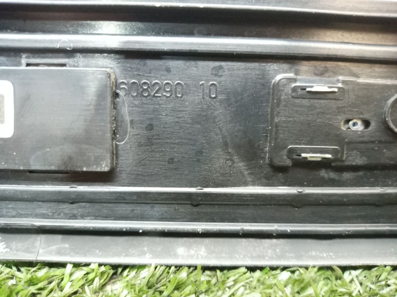 Recambio de moldura para bmw serie 7 (e65/e66) 6.0 cat referencia OEM IAM 7070662 7051872 8223552