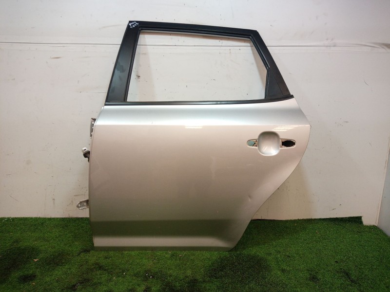 Recambio de puerta trasera izquierda para kia cee´d referencia OEM IAM   