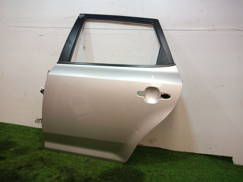 Recambio de puerta trasera izquierda para kia cee´d referencia OEM IAM   