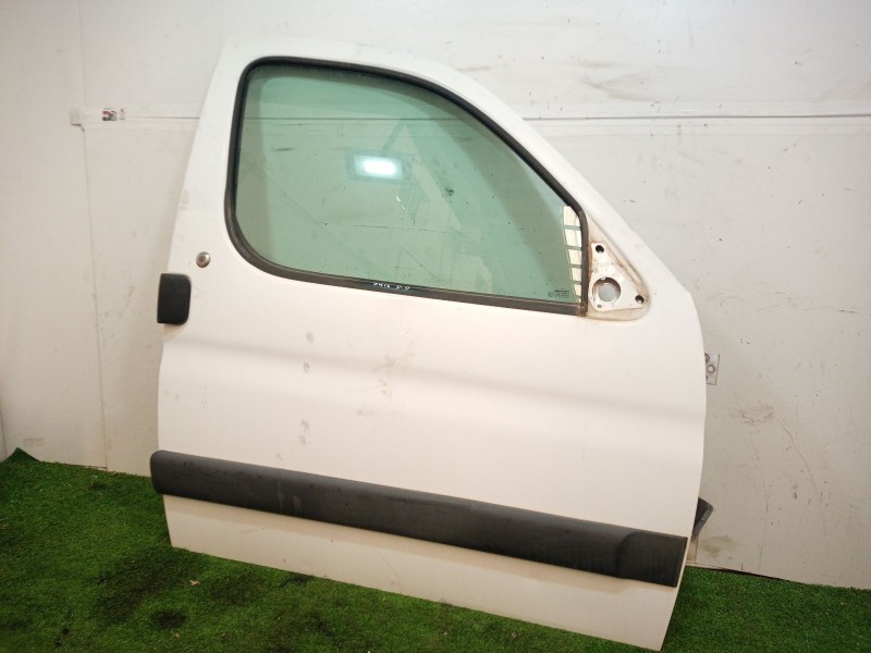 Recambio de puerta delantera derecha para peugeot partner caja/chasis 1.6 hdi referencia OEM IAM   