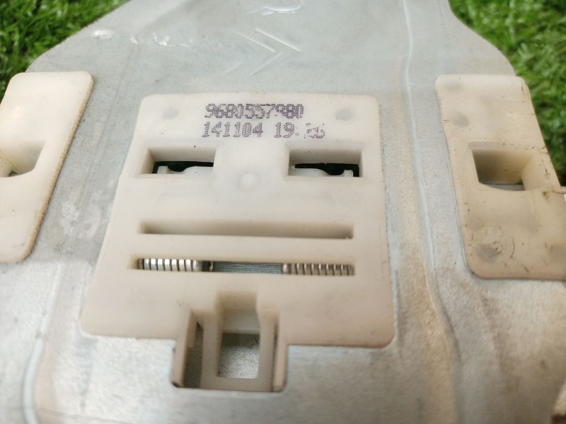 Recambio de elevalunas delantero derecho para peugeot partner kasten confort l1 referencia OEM IAM 402104B  