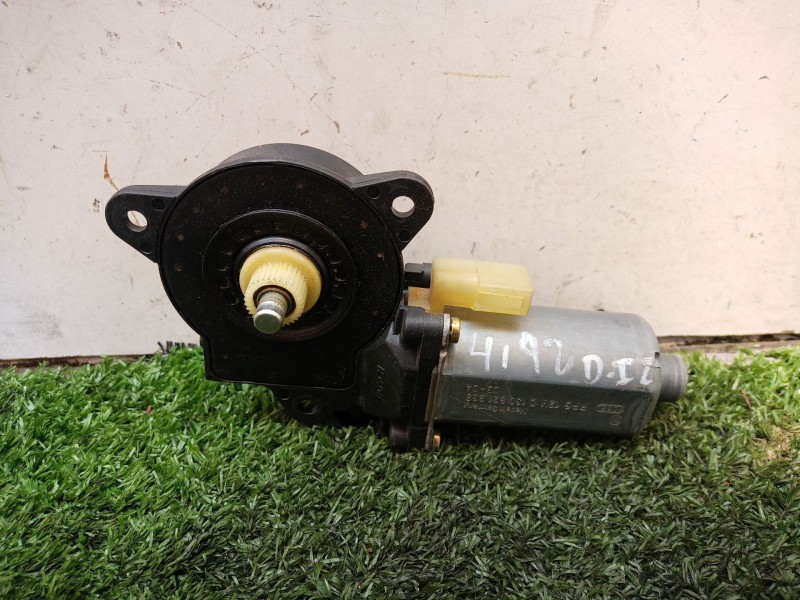 Recambio de motor elevalunas delantero izquierdo para ford fiesta (cbk) ambiente referencia OEM IAM 0130821938 0130821938 013082
