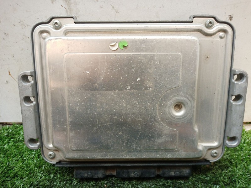 Recambio de centralita motor uce para citroën c5 berlina attraction referencia OEM IAM 0281011561 6056974780 96539558980