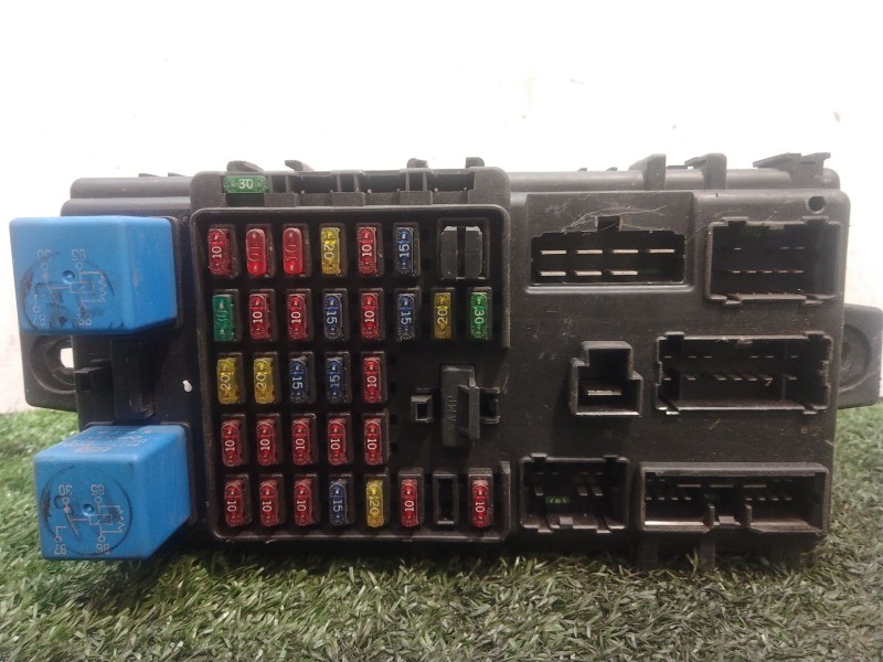 Recambio de caja reles / fusibles para hyundai trajet (fo) 2.0 gls referencia OEM IAM   