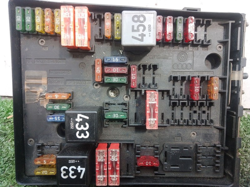 Recambio de caja reles / fusibles para audi a3 (8p) 2.0 tdi referencia OEM IAM 1K0937124K 1K0937124K 1K0937124K
