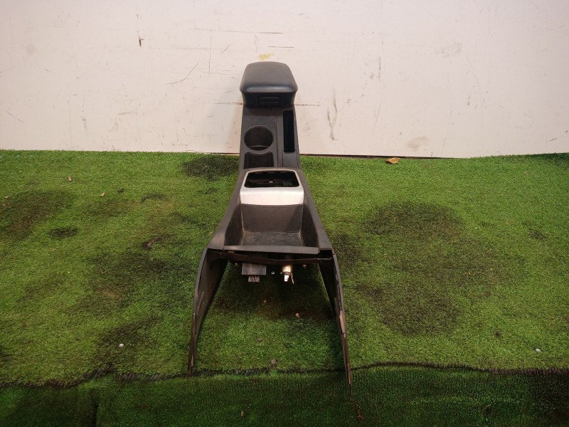 Recambio de consola central tras. para kia cee´d referencia OEM IAM 1296687 1296687 846111H100