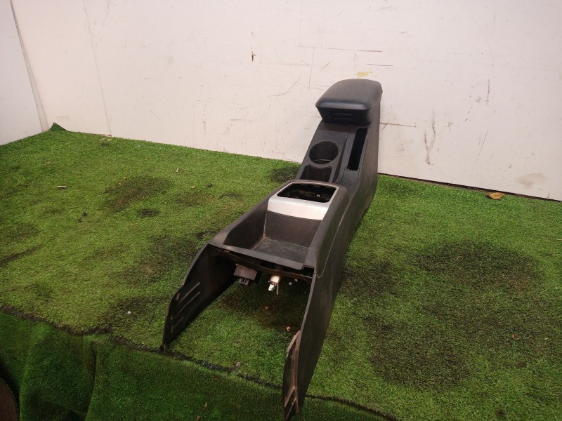 Recambio de consola central tras. para kia cee´d referencia OEM IAM 1296687 1296687 846111H100