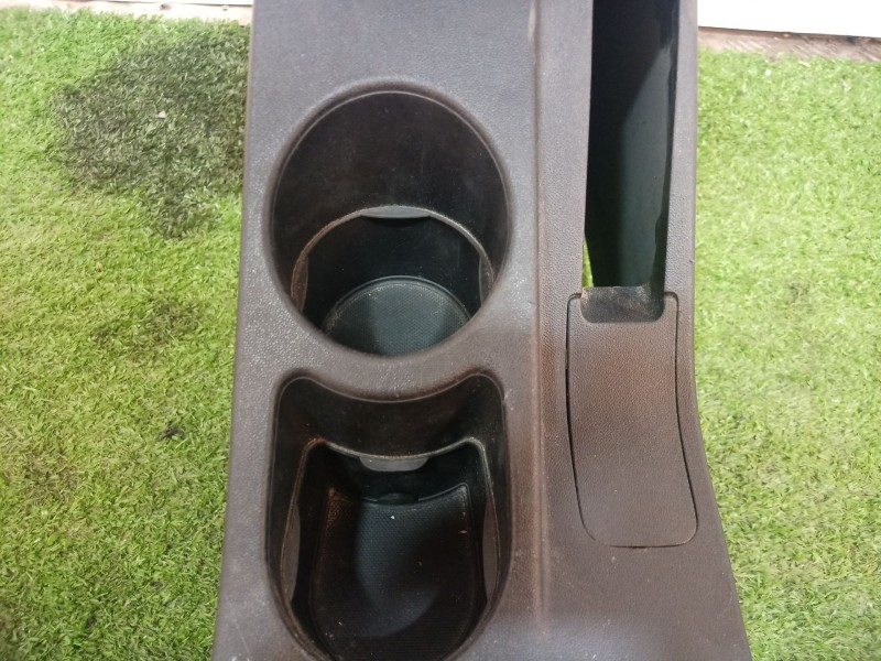 Recambio de consola central tras. para kia cee´d referencia OEM IAM 1296687 1296687 846111H100